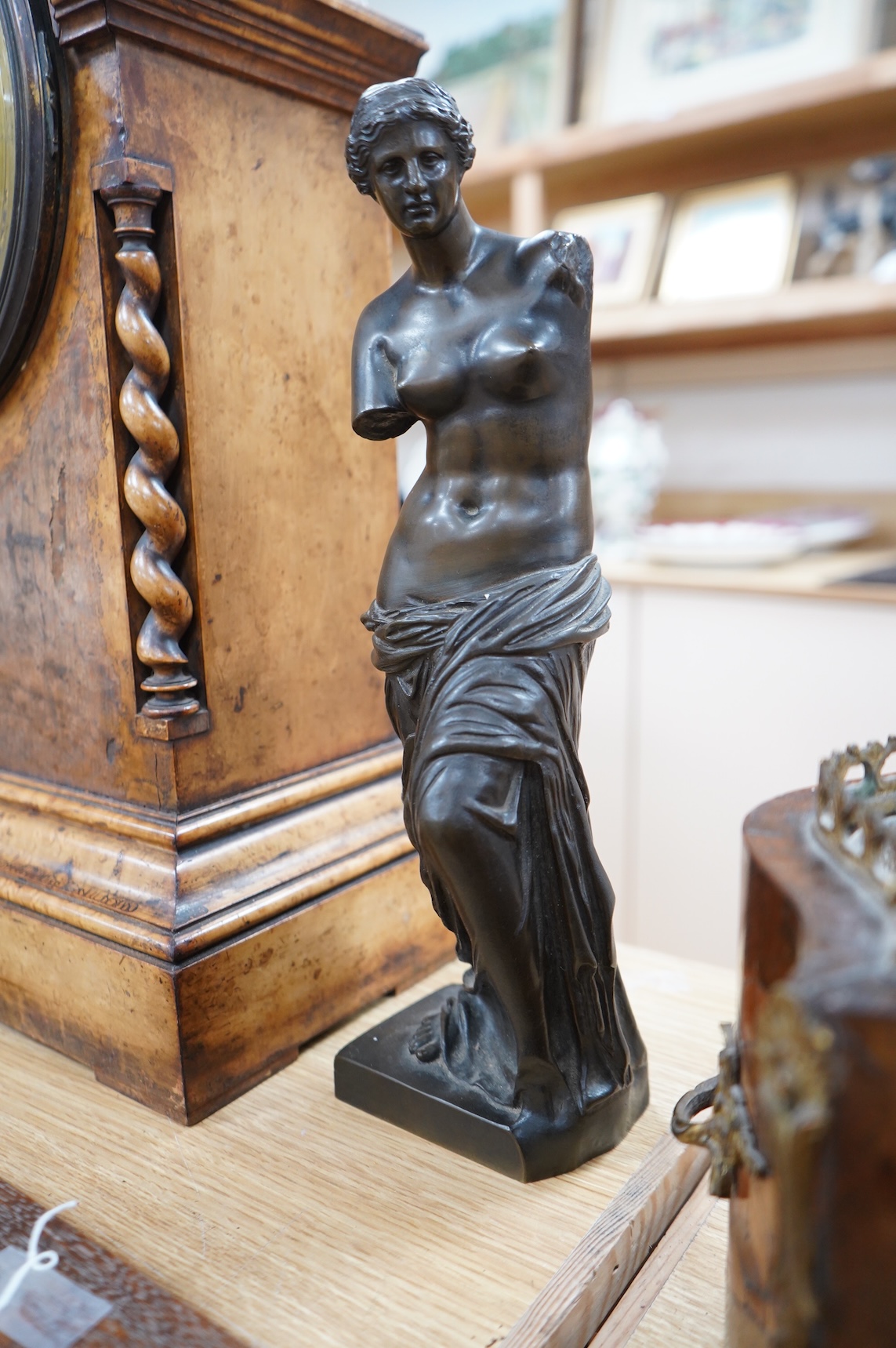 A 19th century bronze figure of Venus de Milo, 34.5cm